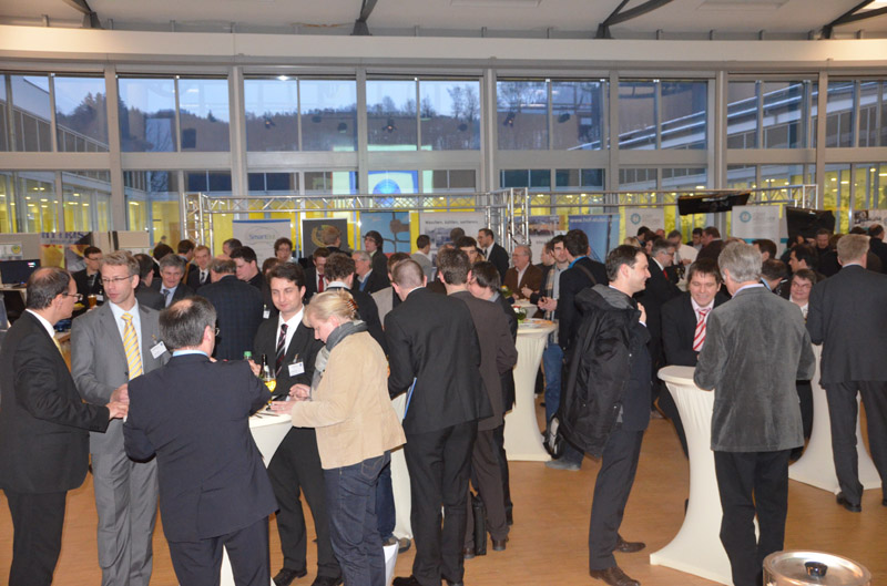 Die Teilnehmer/-innen des Colloquiums beim Networking.