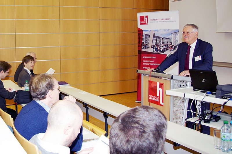 Grußwort von Regierungspräsident Heinz Grunwald.