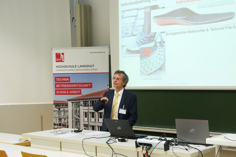 Prof. Dr. Norbert Babel (Hochschule Landshut) gab Einblicke in die Möglichkeiten der 3D-Serienfertigung.