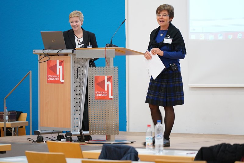 Prof. Dr. Petra Tippmann-Krayer und Dorothee Huth (v. rechts) haben die Veranstaltung auf die Beine gestellt.