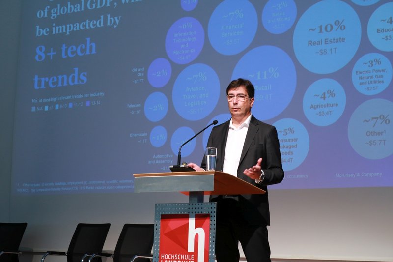 Prof. Dr. Niko Mohr, Global Partner at McKinsey, addressed technological trends in a world of dynamic global upheaval during the second keynote of the event.