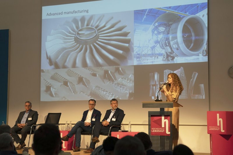 Erin Beilharz from Lufthansa Group illustrated the significance of AI for sustainability using the example of aviation.