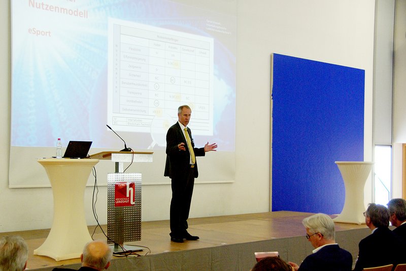 Das Landshuter Nutzenmodell zu Analyse von digitalen Geschäftsideen stellte Prof. Dr. Hubertus C. Tuczek vor.