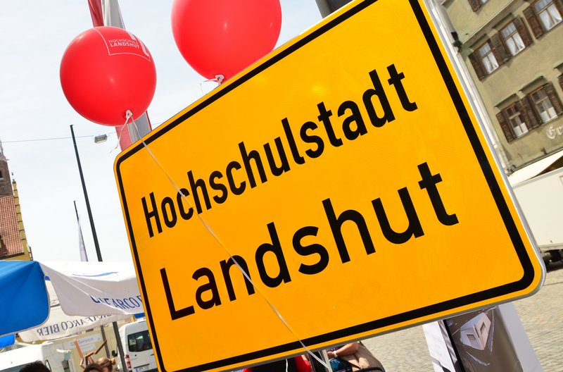 „Botschaft“ in der Landshuter Innenstadt - Hochschule Landshut