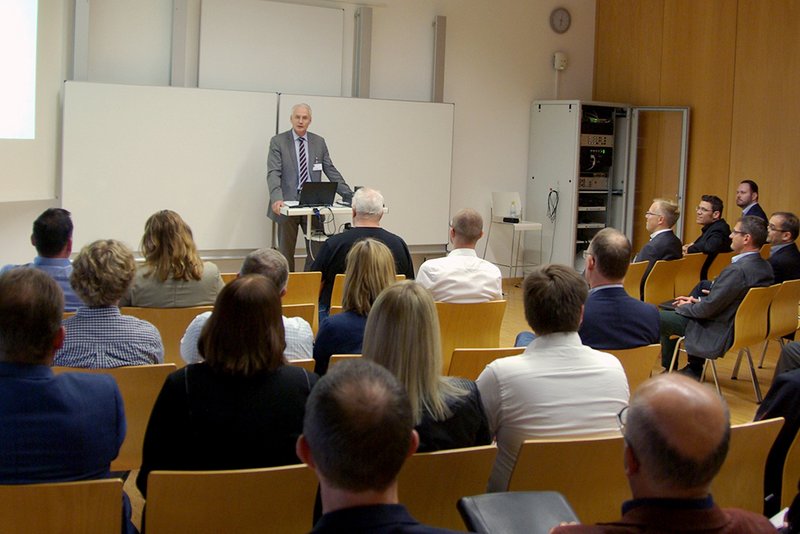 Hochschulpräsident Prof. Dr. Karl Stoffel bei seiner Begrüßung.