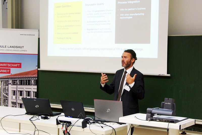 Jürgen Schmidt (Materialise GmbH) bei seinem Vortrag.