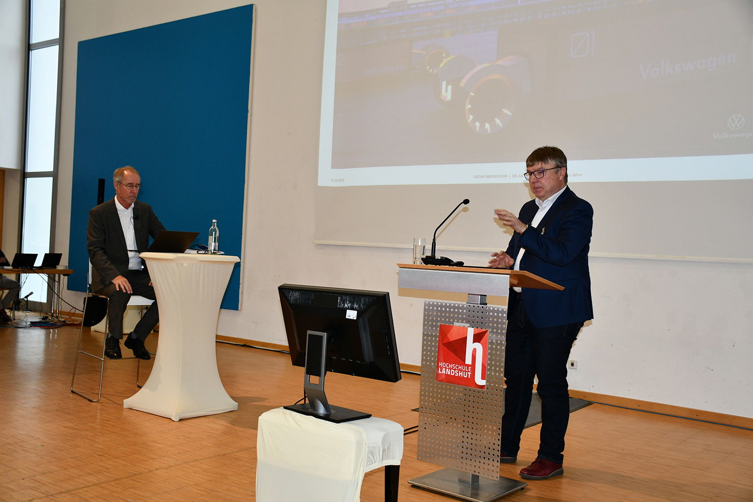 Wolfgang Müller-Pietralla (Volkswagen AG) bei der Diskussion mit Prof. Dr. Hubertus C. Tuczek. 