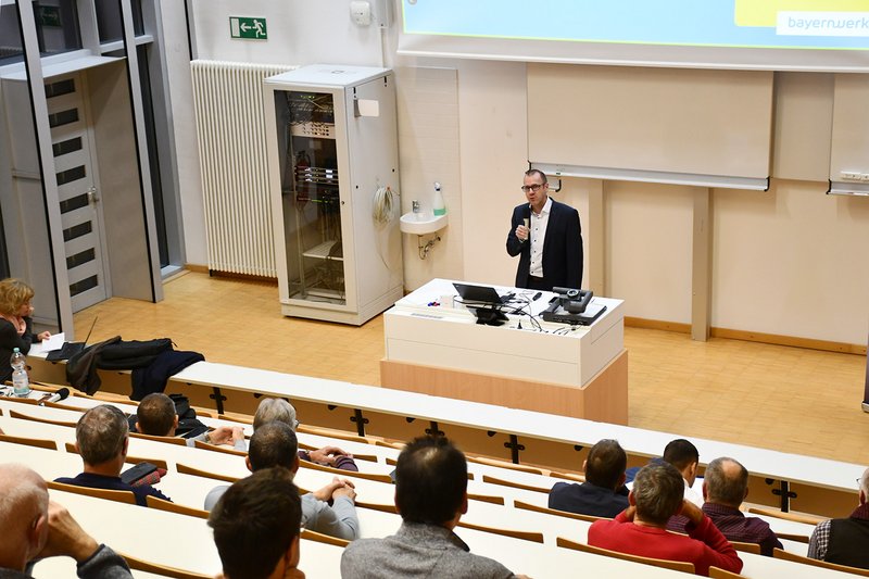 Hochschulpräsident Prof. Dr. Marcus Jautze begrüßte die Teilnehmer/-innen. Hochschulpräsident Prof. Dr. Marcus Jautze begrüßte die Teilnehmer/-innen.