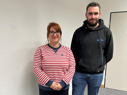 Die stellvertretende Vorsitzende des Studentischen Parlaments, Frau Gabriella Lando, zusammen mit dem neuen Vorsitzenden Herrn Christian Fuchshuber.