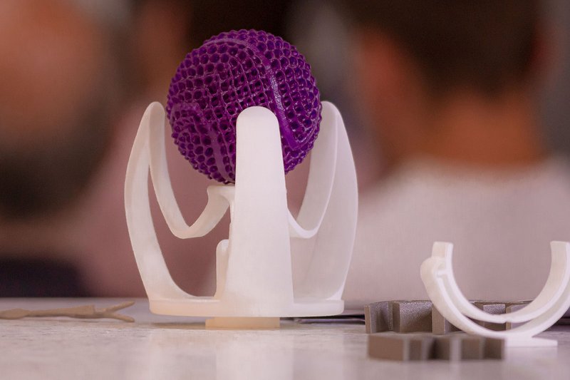 Der von Matthias Duve (Hochschule Kempten) vorgestellte objektspezifische, medienfreie Greifer. Der von Matthias Duve (Hochschule Kempten) vorgestellte objektspezifische, medienfreie Greifer.