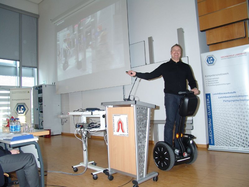 Segway als erfolgreiches alternatives Fahrzeugkonzept präsentierte Hannes Buttmann (SEGWAY Deutschland Vertriebszentrale GmbH, Deggendorf). 