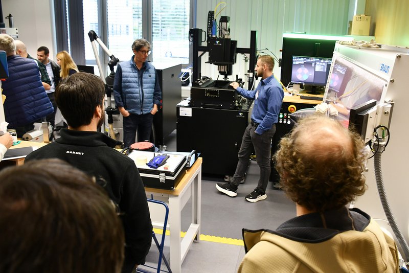 Eine Führung durch die Leichtbau-Labore der Hochschule Landshut rundete das Programm ab. Eine Führung durch die Leichtbau-Labore der Hochschule Landshut rundete das Programm ab.