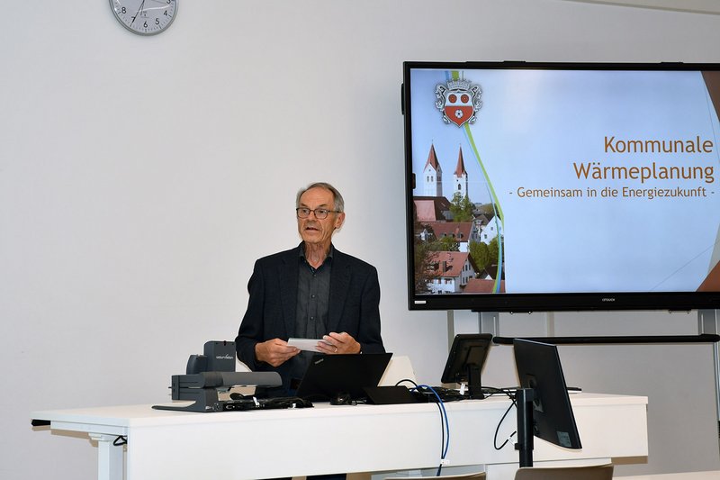 Hans Stanglmair vom Veranstaltungs-Kooperationspartner Solarfreunde Moosburg übernahm die Einführung.
