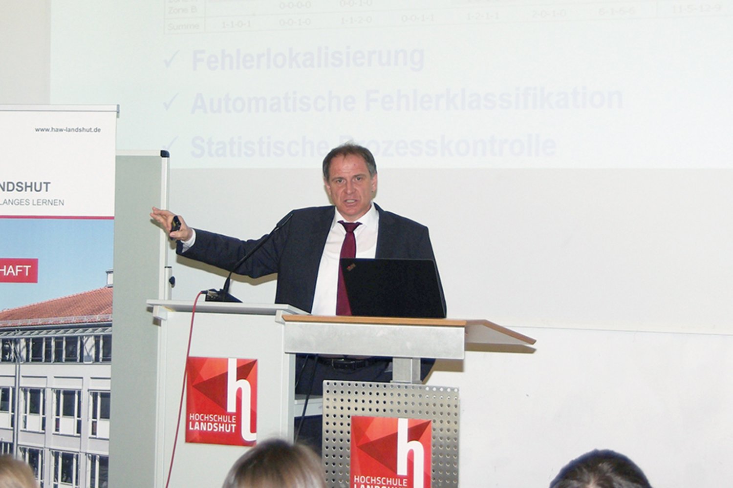 Prof. Dr. Martin Sellen (Micro Epsilon) bei seiner Keynote beim 1. Symposium ESI.