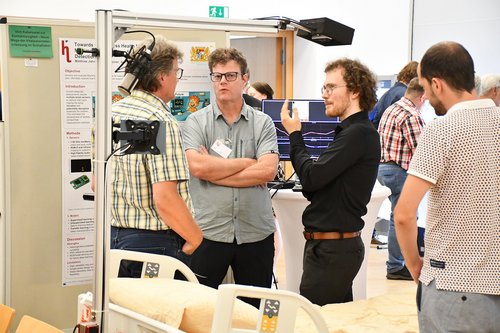 Präsentation eines Forschungsprojektes zur kontaktlose Vitaldatenerfassung im Schlaflabor. Präsentation eines Forschungsprojektes zur kontaktlose Vitaldatenerfassung im Schlaflabor.