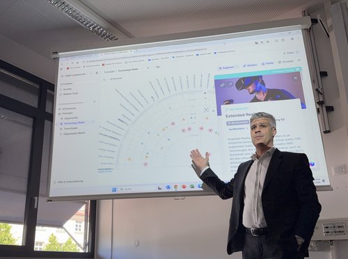 Innovationsmanagement trifft auf digitale Praxis: ITONICS im Einsatz Innovationsmanagement trifft auf digitale Praxis: ITONICS im Einsatz
