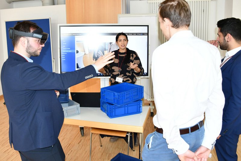 Im Innovationslabor hatten die Gäste Gelegenheit, innovative technische Lösungen auszuprobieren. Im Innovationslabor hatten die Gäste Gelegenheit, innovative technische Lösungen auszuprobieren.