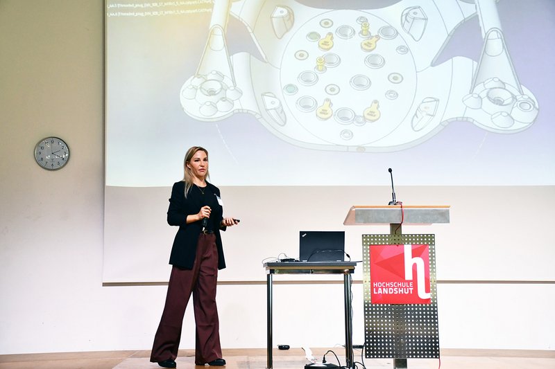 Die Auswirkungen der Additiven Fertigung auf die Wertschöpfungskette betonte Angelika Schauer (FIT AG) Die Auswirkungen der Additiven Fertigung auf die Wertschöpfungskette betonte Angelika Schauer (FIT AG)