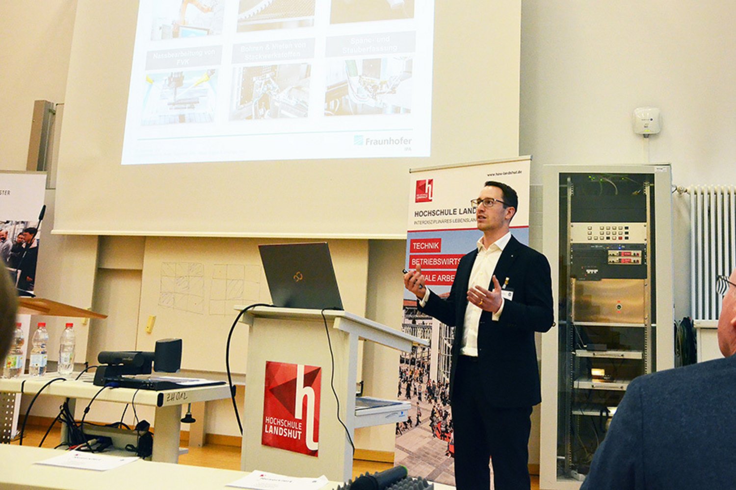 Vielfältige Themen rund um den Leichtbau bot das 8. LLC, hier Andreas Gebhard (Fraunhofer IPA, Stuttgart) bei seinem Vortrag.
